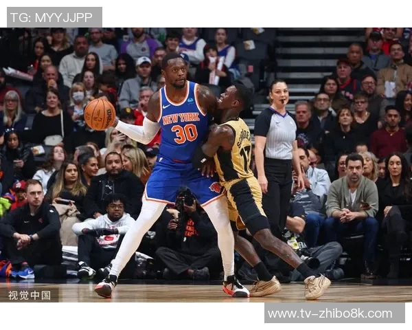 兰德尔半场表现抢眼9中5砍下15分9篮板10助攻接近三双成球队关键力量